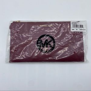 Michael Kors Mercer Large Zip Clutch Pebbled Leather Wristlets Mulberry